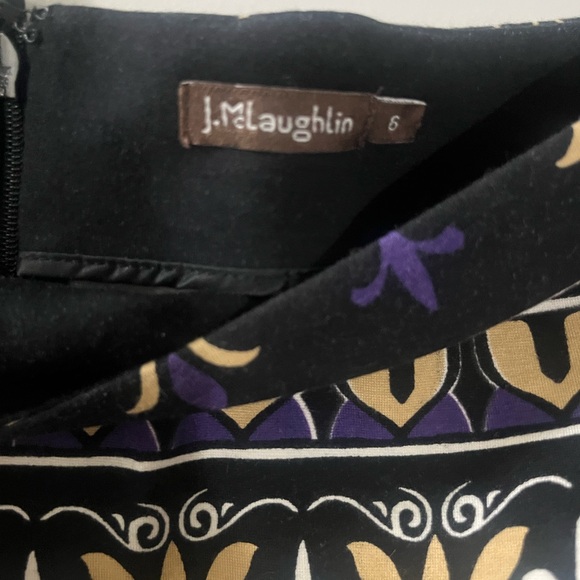 Black and Gold Patterned Skirt - Picture 4 of 4